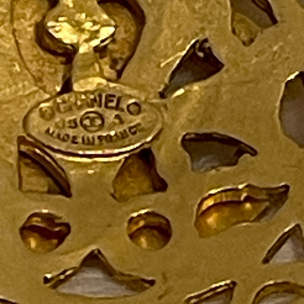 “SOMEWHAT RARE” 💯% AUTHENTIC VINTAGE CHANEL 1995 CC Medallions Brooch (95-A) - Picture 11 of 12